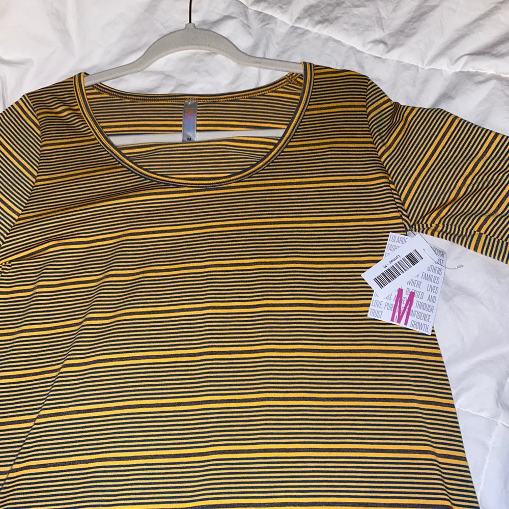 Lularoe lynnae top